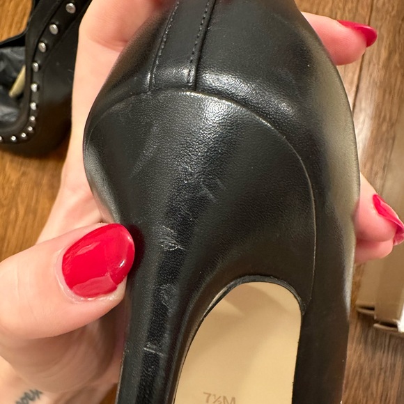 Michael Kors Blaze Pump, Black Leather Studded Heels, New in Box, Size 7.5 - Picture 7 of 10